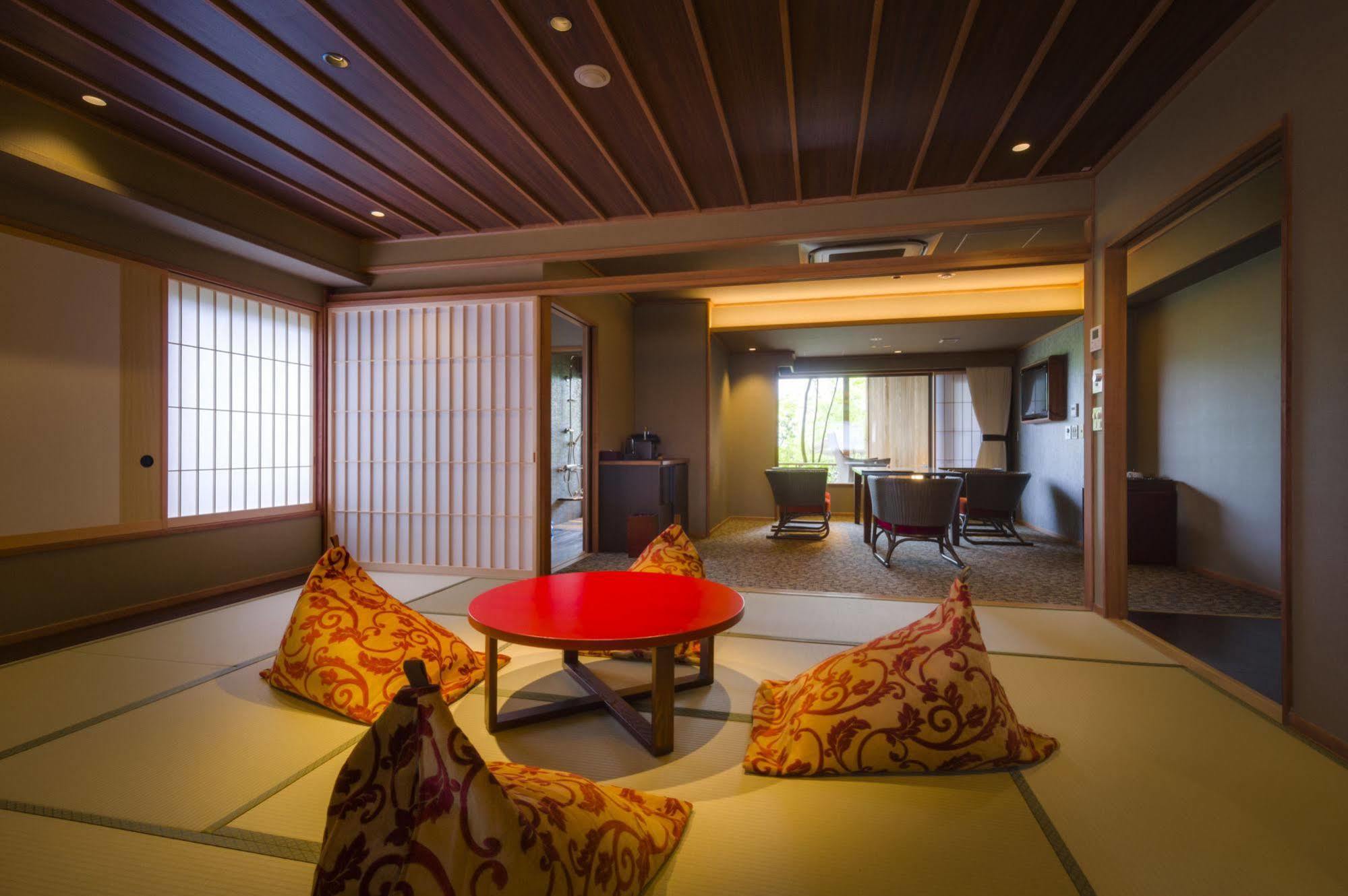 Fujisan Onsen Bessho Sasa Fujiyoshida Exterior foto